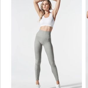 Blanqi Maternity sport contour leggings.